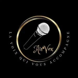 logo de l'entreprise Airvox avec un micro entouré d'un cercle d'or. le tout accompagné d'une phrase : La Voix qui vous accompagne