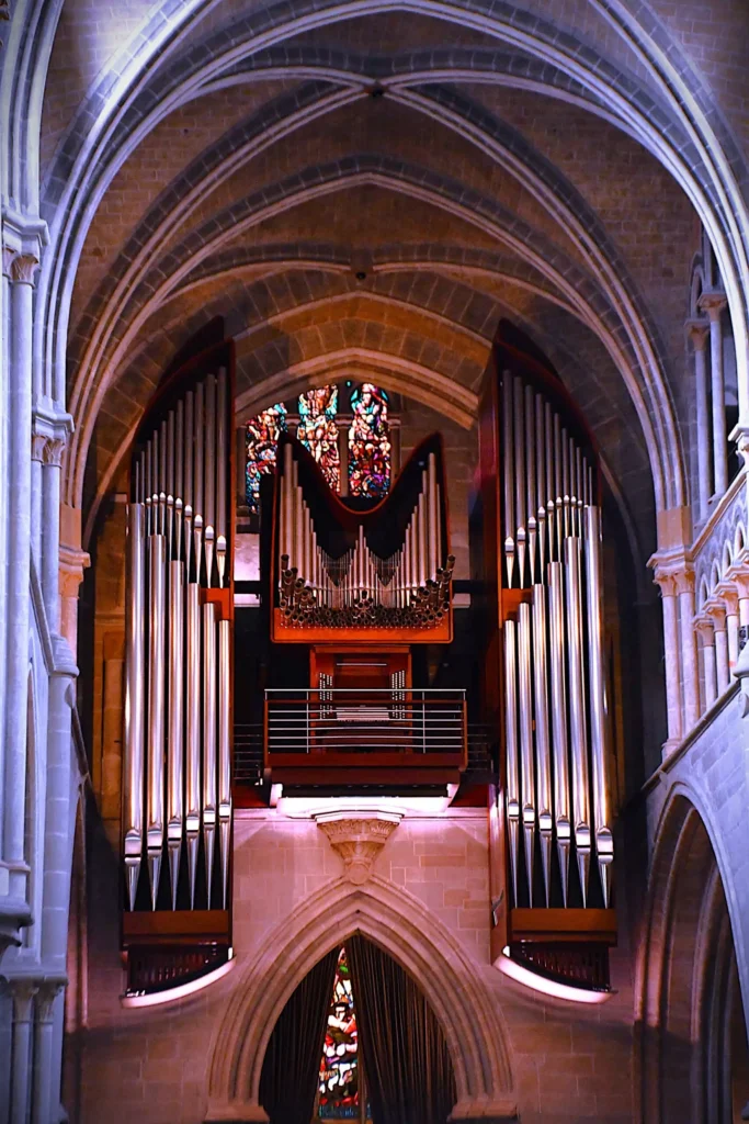 L'orgue de la Cathédrale de Lausanne, éclairé