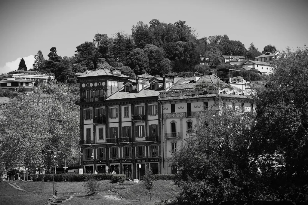 Maison à Turin entourée d'arbres