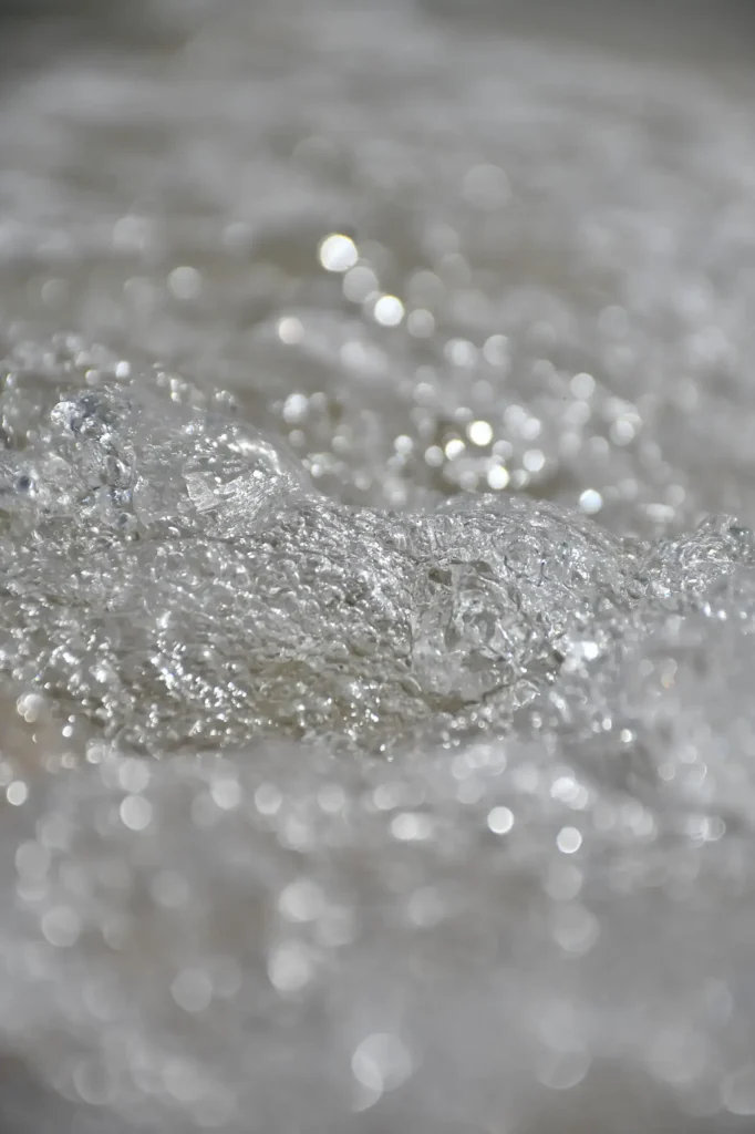 une vague sur une plage