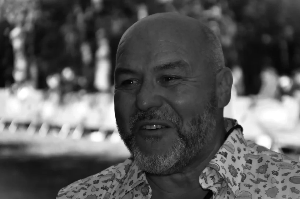 portrait d'un homme souriant