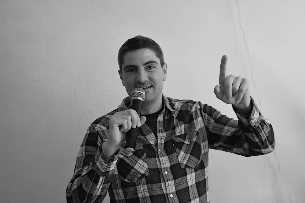 portrait d'un speaker en action