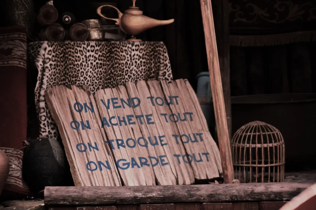 panneau décoratif sur un stand