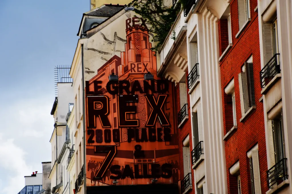 décors d'un bâtiment dans Paris