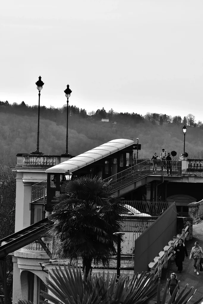 photo du tramway en face de la gare de Pau